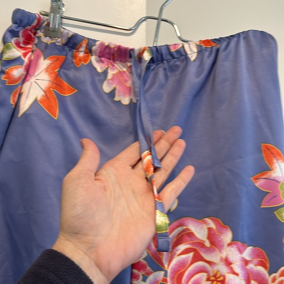 Natori Satin feel cropped pyjama set, oversized Small never worn - Picture 5 of 6